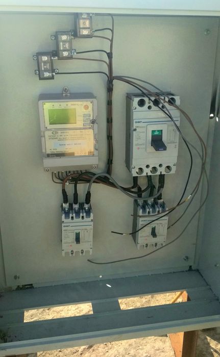 Элетрощит. Трехфазный четырехпроводной многофункциональный электросчет