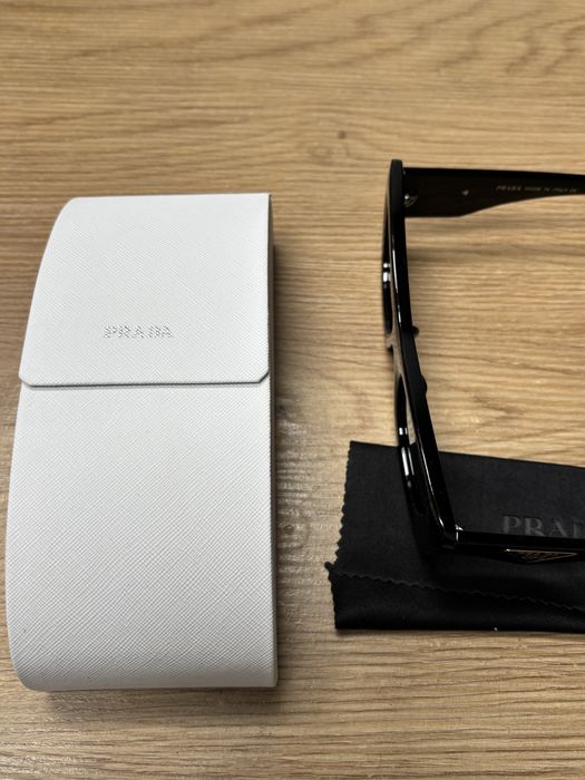 Дамски черни слънчеви очила Prada