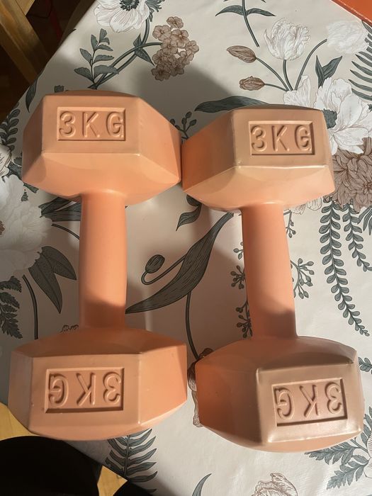 Тежести по 3кг всяка