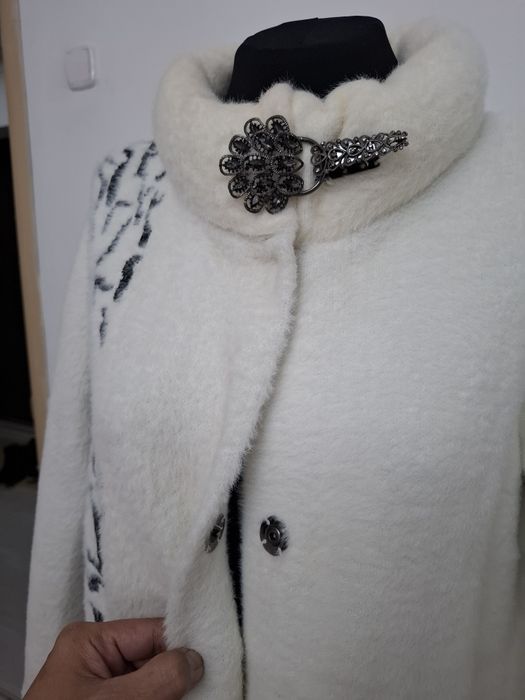 Продам пальто белое