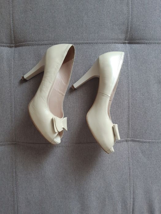 Pantofi crem din piele 35 / 36