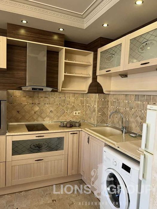 Дава се под наем Двустаен апартамент в Варна, Лятно кино Тракия - 100 кв.м за 714 € - Снимка #2