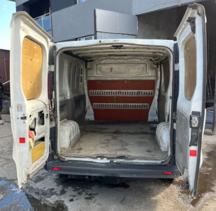 Dezmembrez Renault Trafic 2.0 Diesel