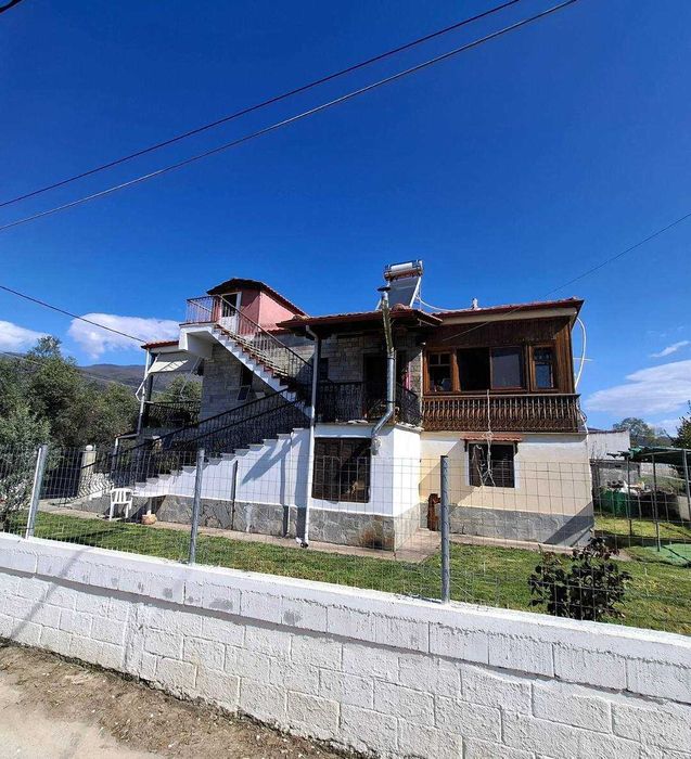 Продава двуетажна къща 150 м2 + 80 м2 и двор 400 м2 в Аспровалта, Гърция