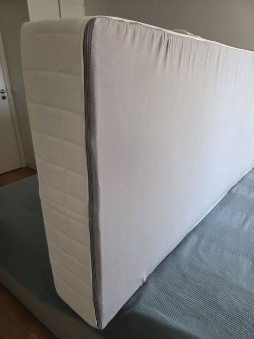 Матрак 200 x 90x 25,  Ikea Hyllestad  с индивидуално опаковани пружини, и сменяем калъф