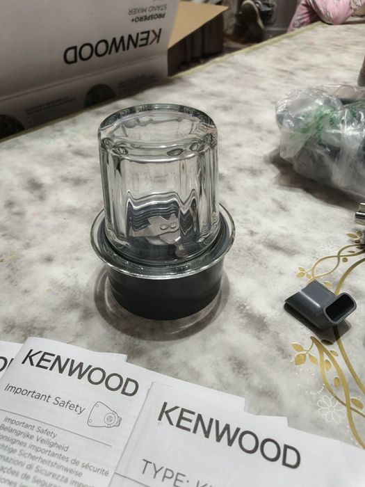 Kenwood Oshxona kombayni to'liq komplekt pul juda zarligi uchun sotvom