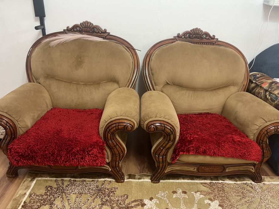 Диван с креслами.