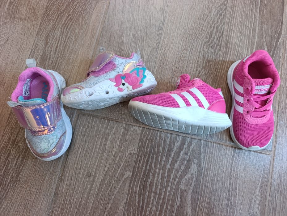 Adidași Sketchers și Adidas Nr 21