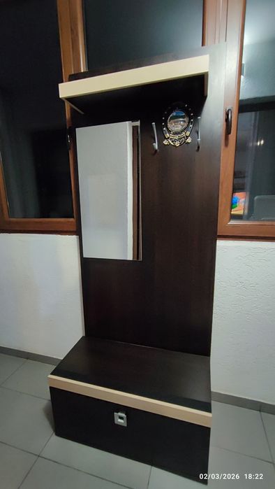 Cuier hol cu oglinda + banca cu pantofar. Sibiu, zona Doamna Stanca