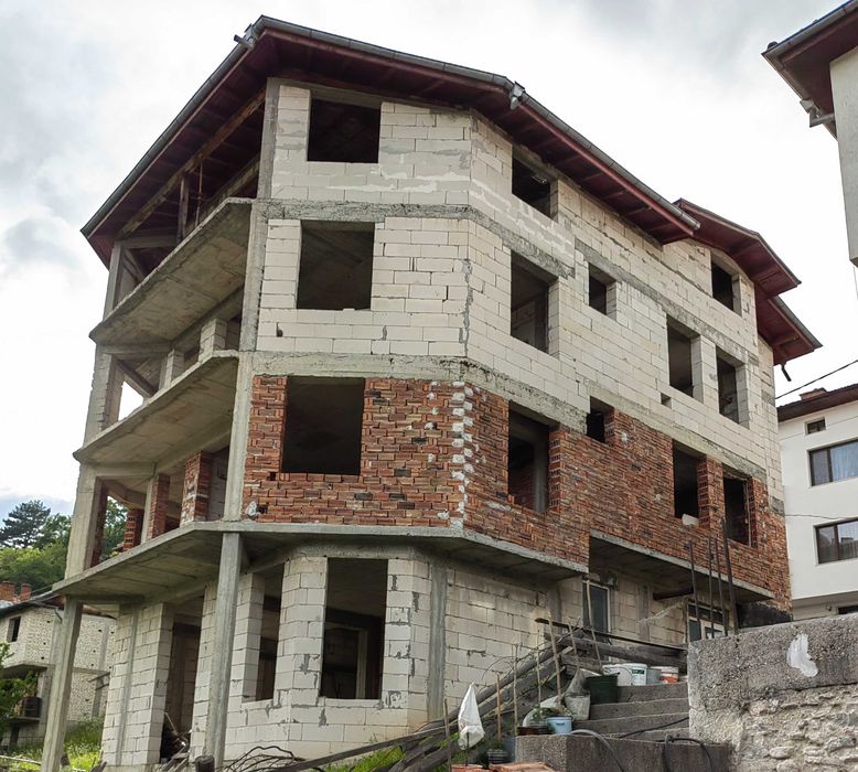 Продава се Къща в с. Момчиловци, Област Смолян - 558 кв.м за 212 €/кв.м - Снимка #10