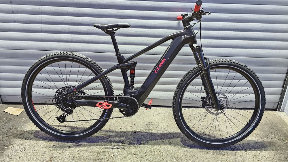 29" cube stereo hybrid