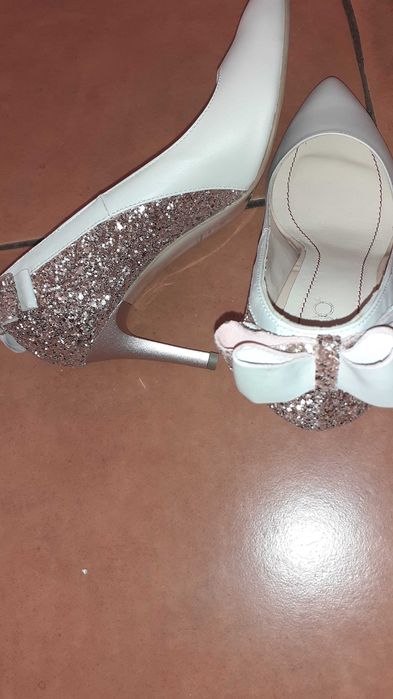 Pantofi Stiletto piele naturala, culoare bej sidefat,masura 38, noi