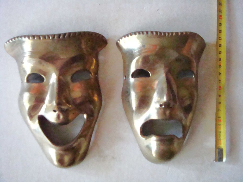 Два стари метални  предмета