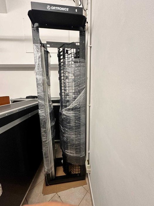 Server rack tip dulap Schneider Electric / APC NetShelter