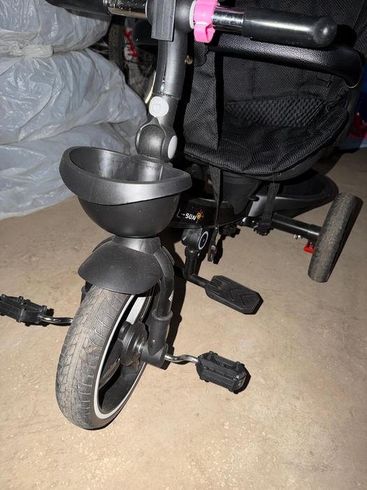 Tricicleta  in stare foarte bună ,nuanță...pe negru