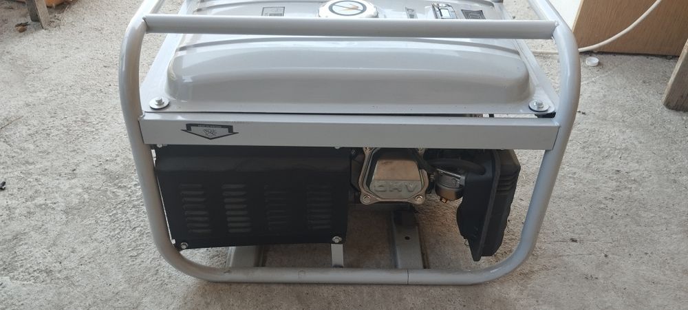 Бензиновый генератор