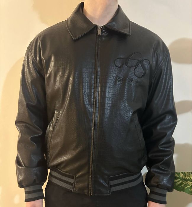 Продавам яке Bershka Croc Effect Bomber, състояние 10/10