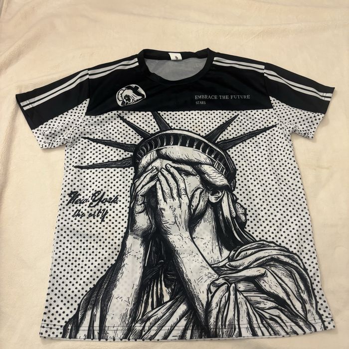 T-shirt (streetwear)