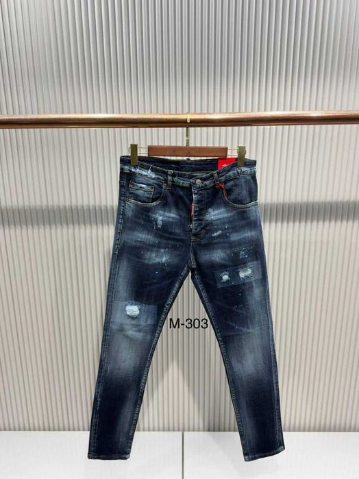 Blugi noi cu eticheta DSQ