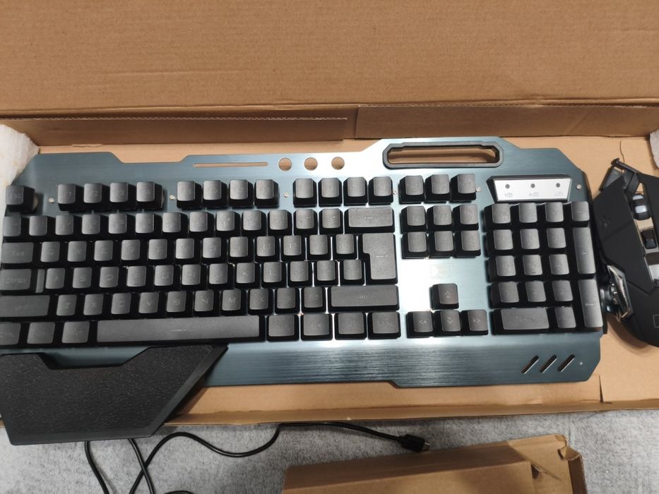 Set Tastatură și Mouse Gaming Wireless 2.4G – LED Backlit, qwerty, Mou
