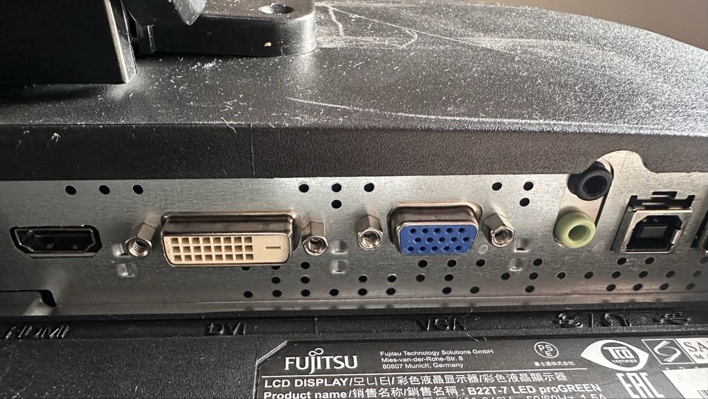 Monitor Fujitsu 24” LCD + cablu DisplayPort HDMI + cablu sursă