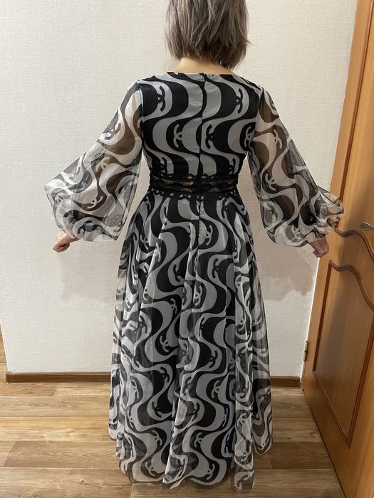 Вечернее платье серое