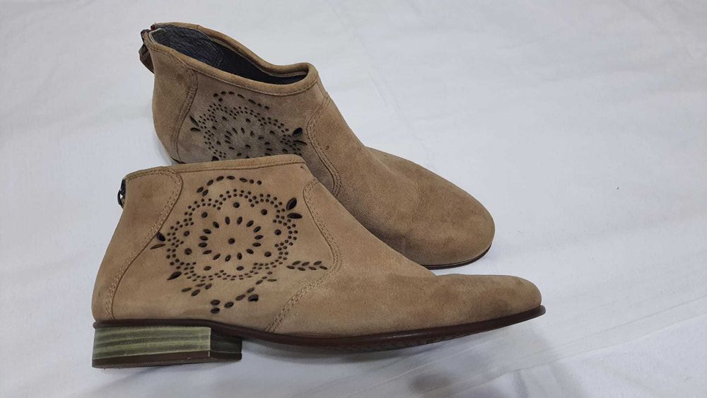 Botine trendy piele naturala, cu perforatii, TAMARIS, marimea 37,5 -38