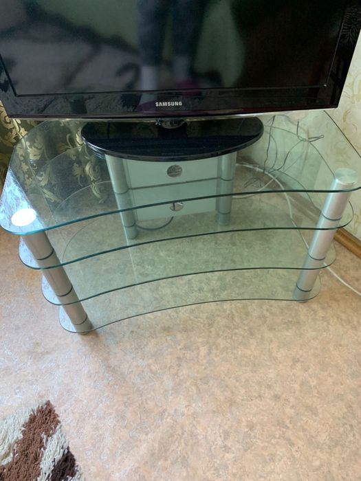 Продается столик стеклянный
