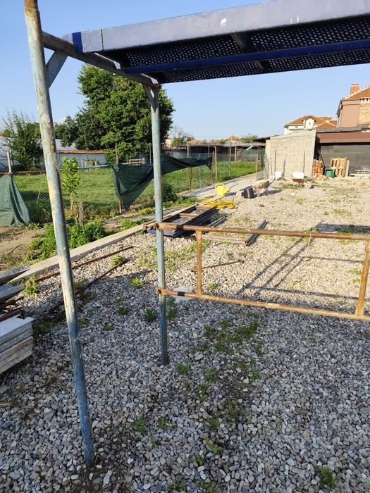 Продавам скеле рамково