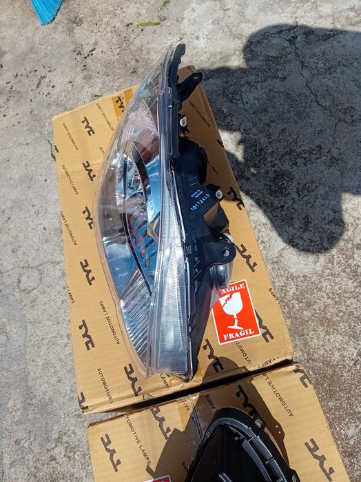 Фар Тойота Корола Нови