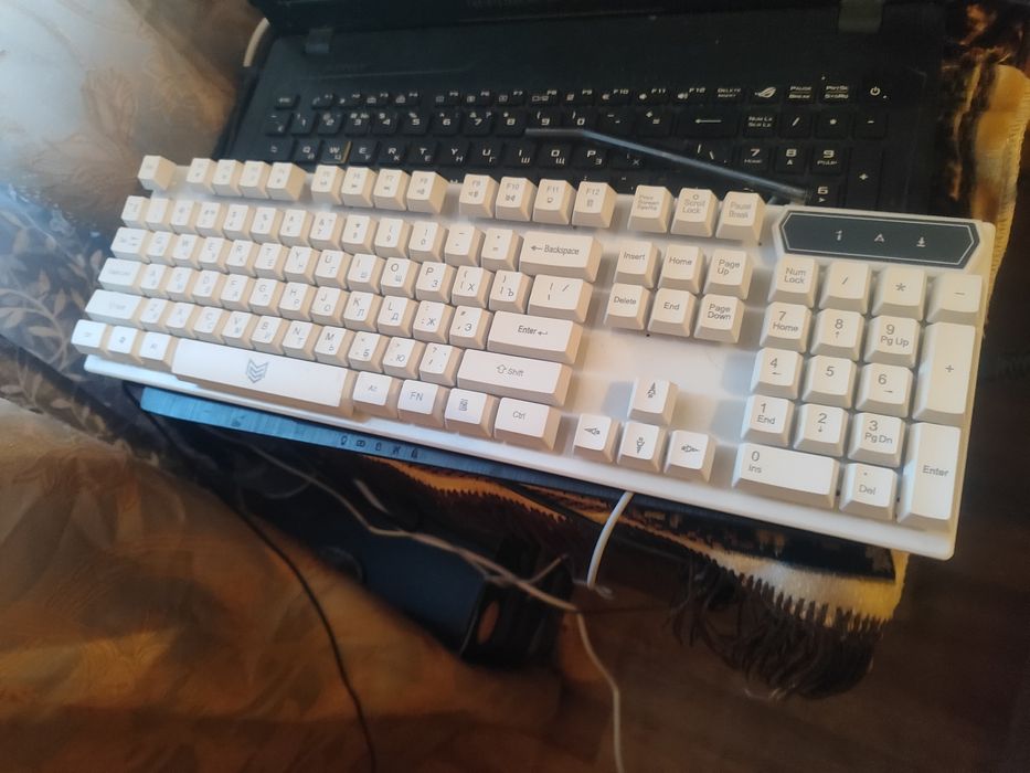 Продам клавиатуру новая