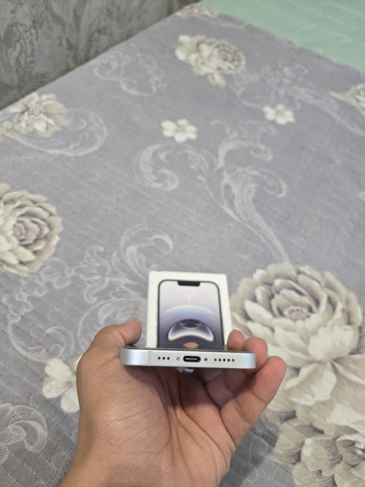 IPhone 16e 99% white