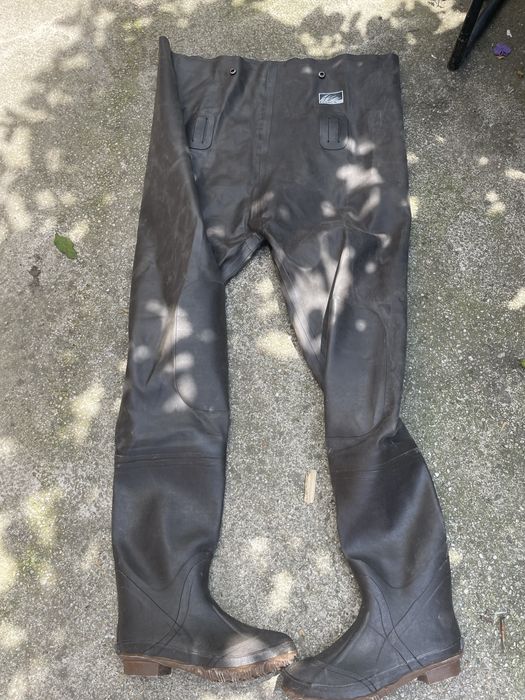 Cizme caucic până la piept, rucsacuri