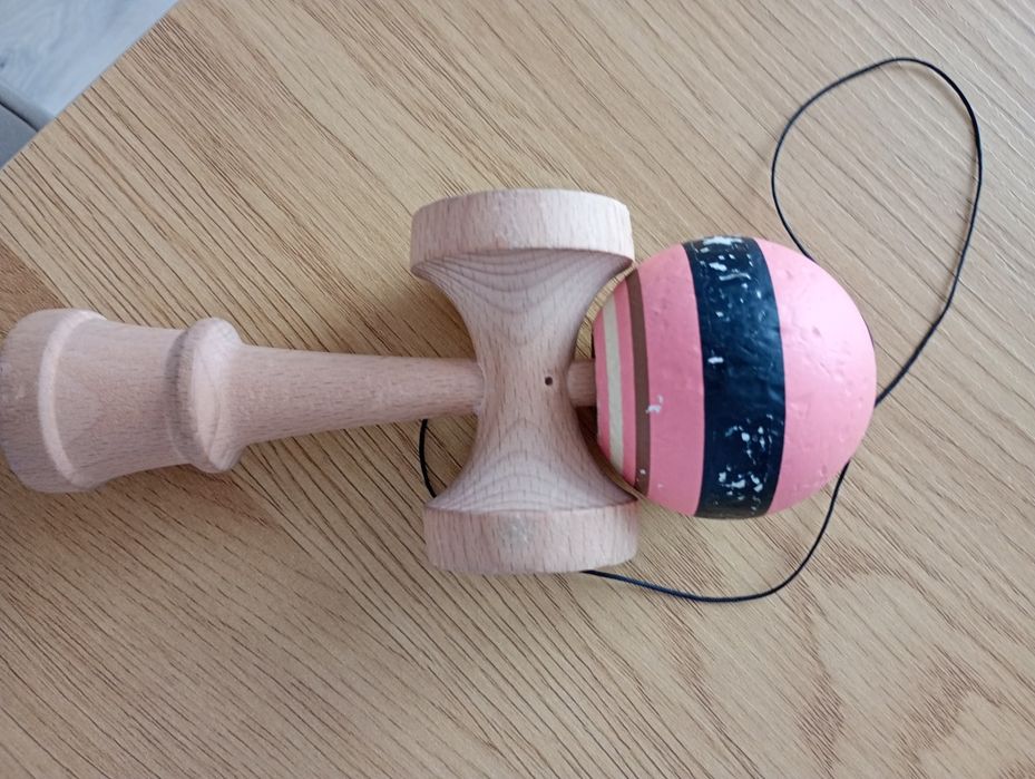 Vând kendama krom strigi roz