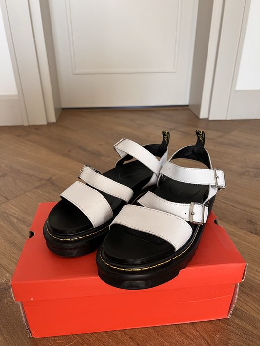 Сандалии на платформе