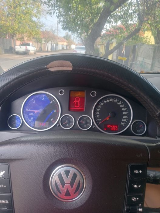 VOLKSWAGEN Touareg 0 — imagine 3