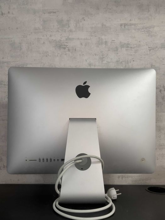 Apple iMac 2.7 GHz Quad-Core Intel Core i5 - 8Gb RAM 1 Tb SSD