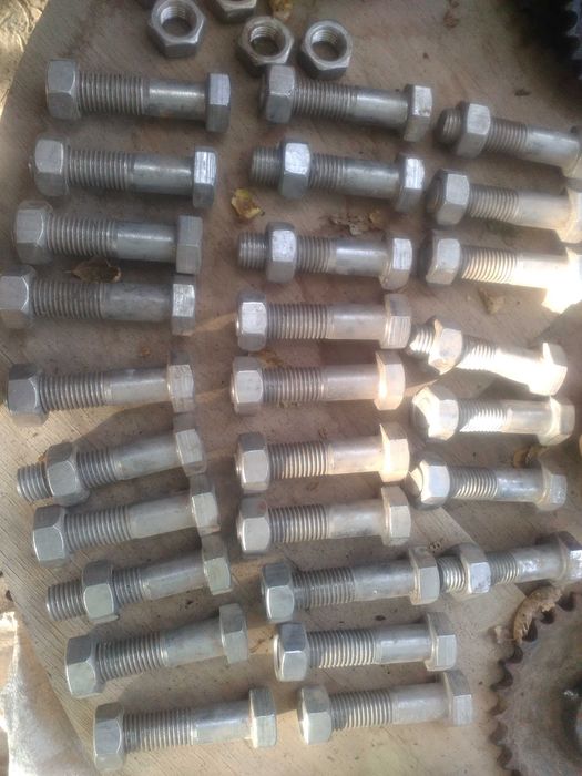 Нержавеющие болты с гайкой на 24 .