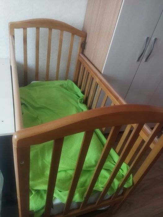 Продам кроватку маятник