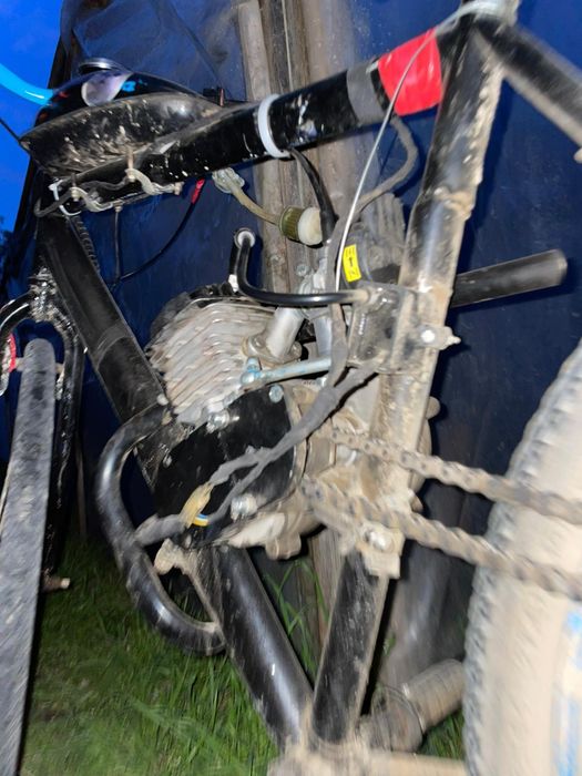Bicicleta cu motor 2t