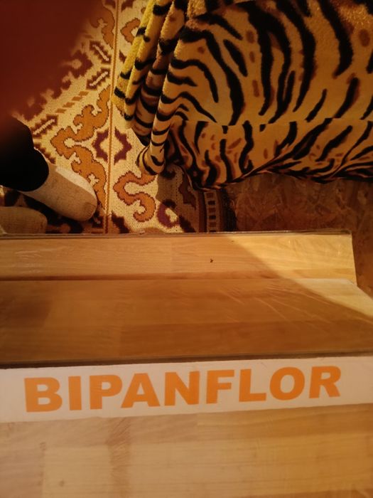 Продавам ламинат ,