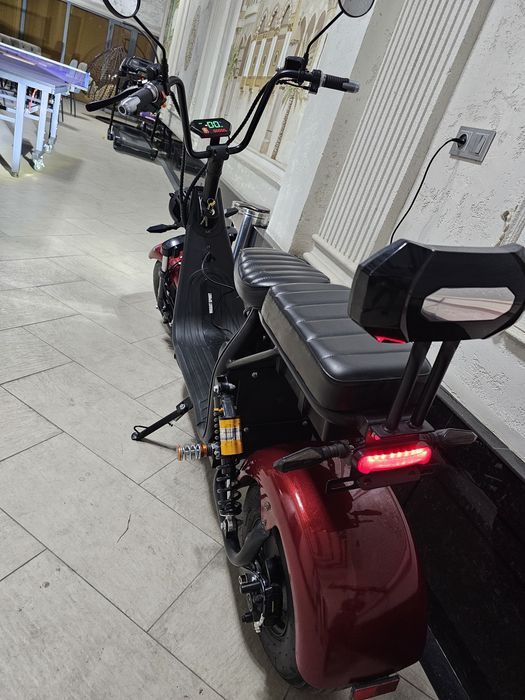 Skuter yangi yaqinda motosalondan olganman