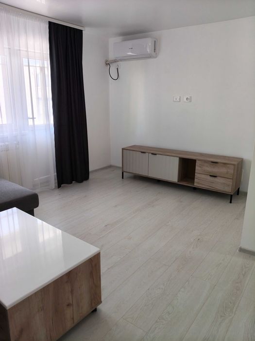 Barlad.Apartament cu 2 camere de închiriat. Zona Belin confecții. Proaspăt renovat și mobilat. Are aer condiționat. Etaj 2 din 4.