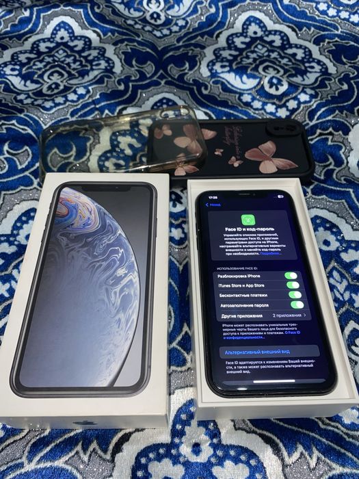 Iphone XR на черном свете 64 память