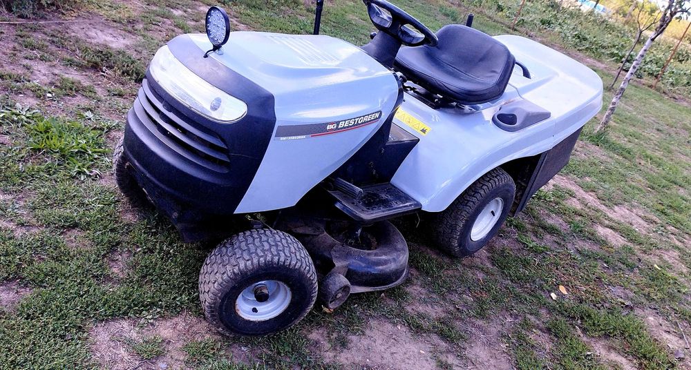 Tractoras tuns gazon cos bestgreen husqwarna