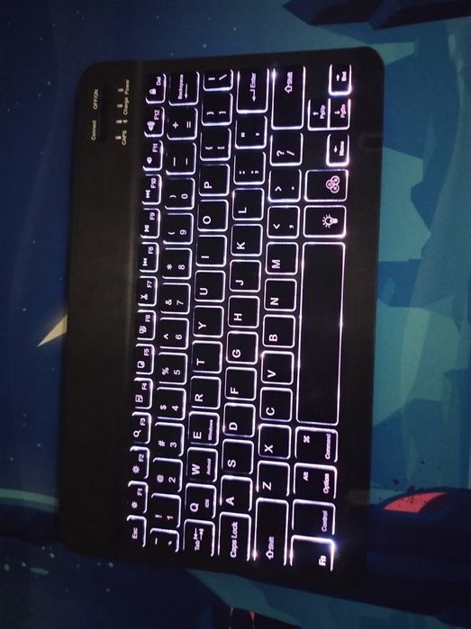 Tastatura neagra iluminata wireless