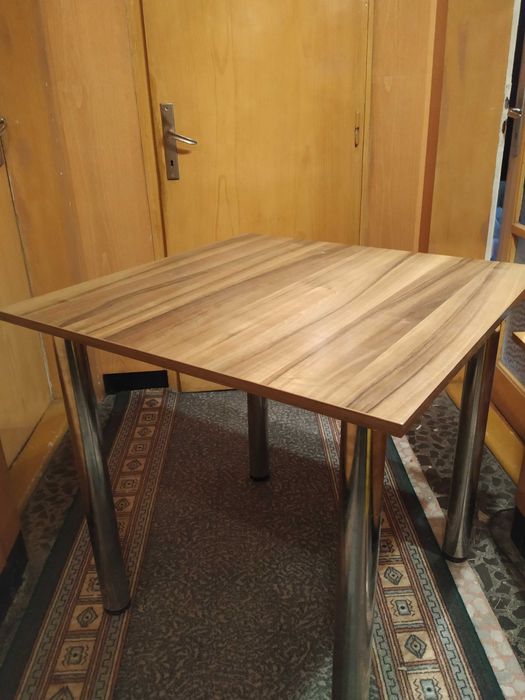 Дървени стилни масички идеални както за домашно ползване така и за бар