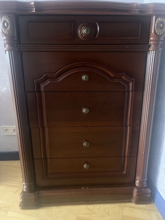 Продам спальный гарнитур