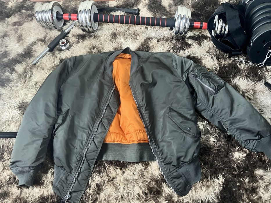 Alpha industries бомбер и cropp бомбер