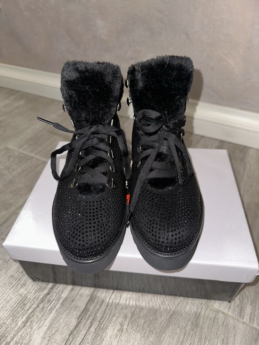 Нови боти с пух вътре 37 номер